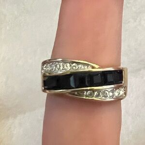 Elegant Black and Silver Women's Ring